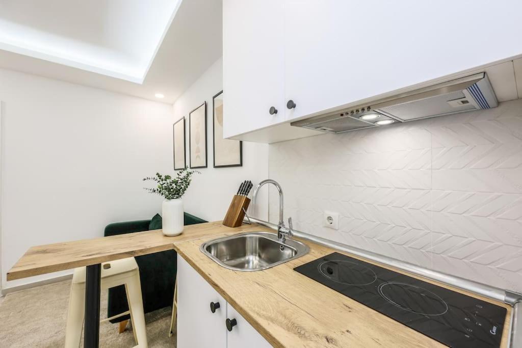 Luxe Apartment In Tetuan Madrid Exterior foto